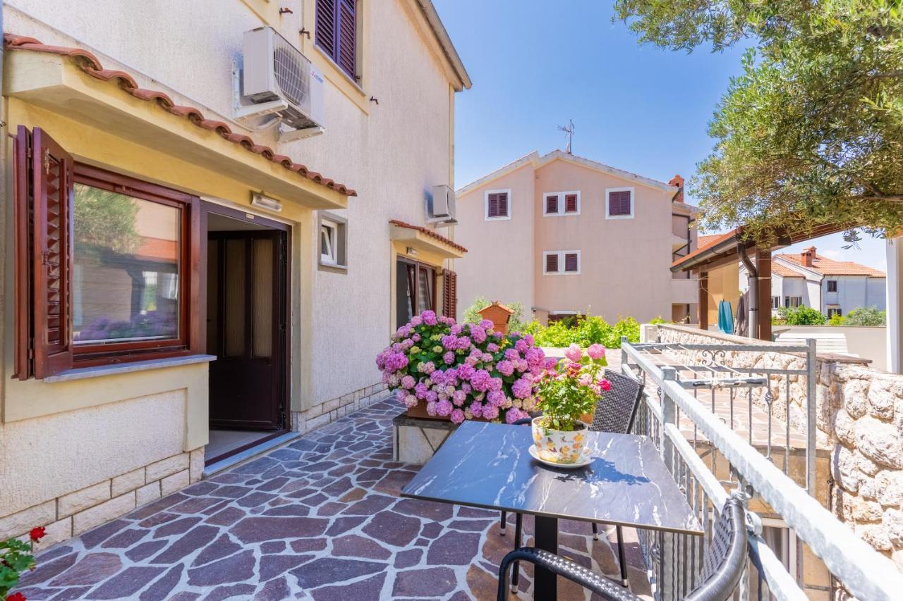 Apartments Ivanka Cres Exterior photo