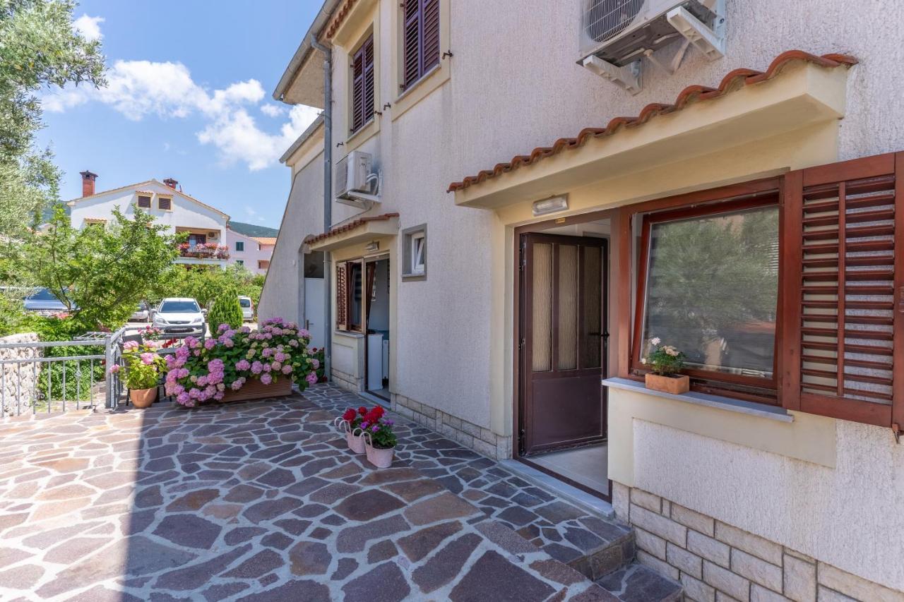 Apartments Ivanka Cres Exterior photo